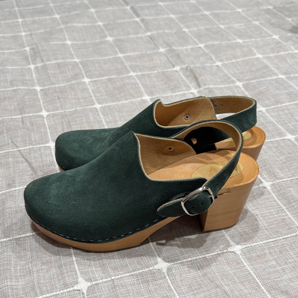 Elegant Green Women's Clogs size 7.5